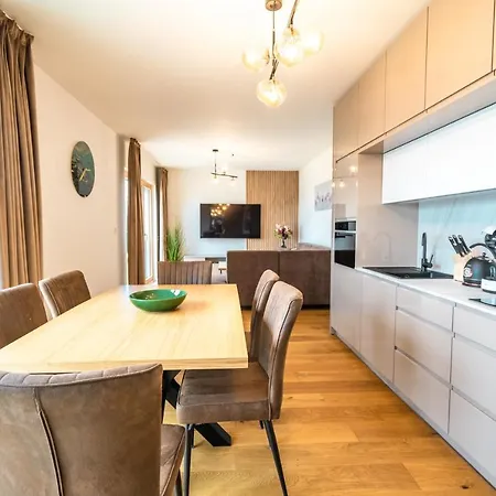 Family Kubinska Hola Apartment