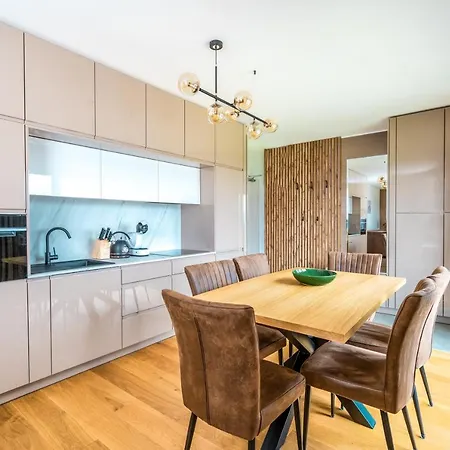 Family Kubinska Hola *